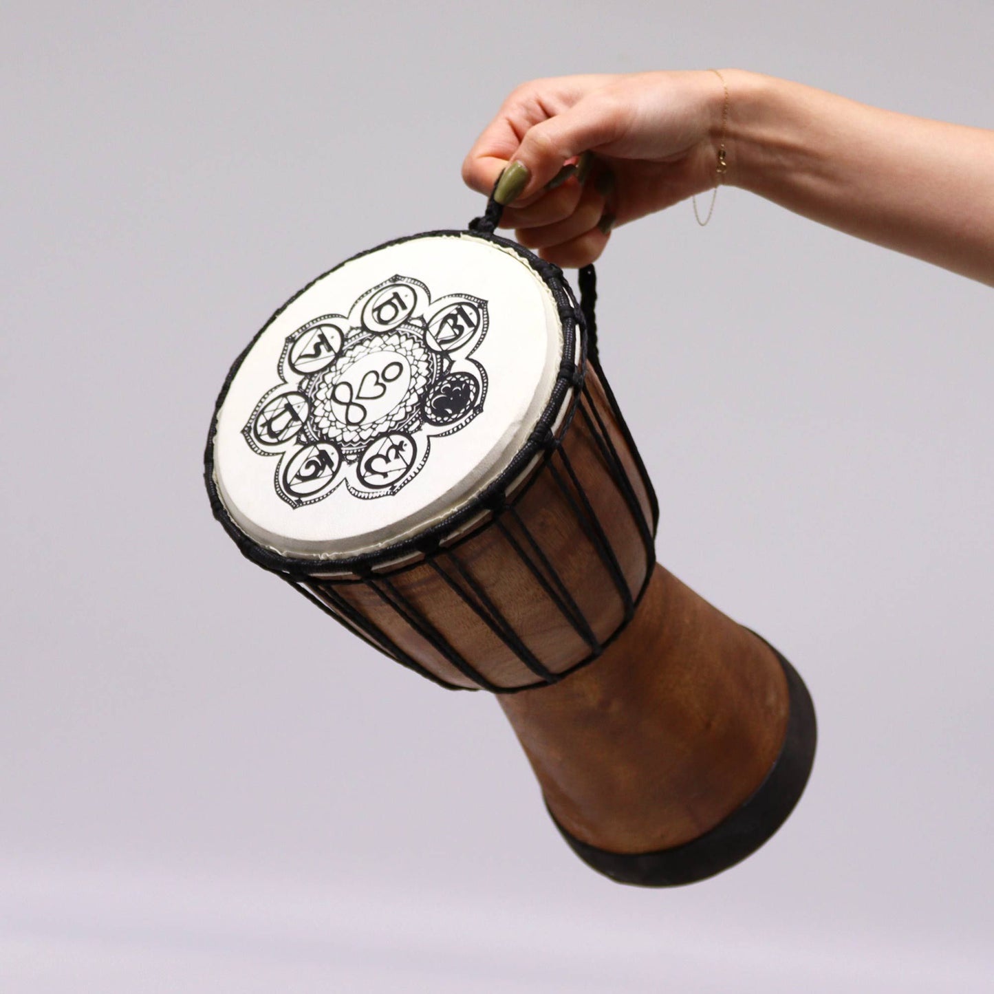 Tambor Djembe hecho a mano con tapa ancha - 30cm