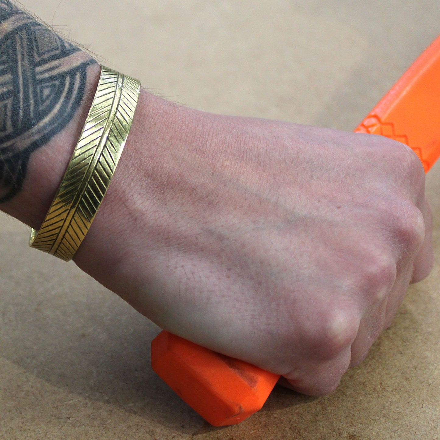 Pulsera Tibetana de Latón - Hoja Tribal Ancha